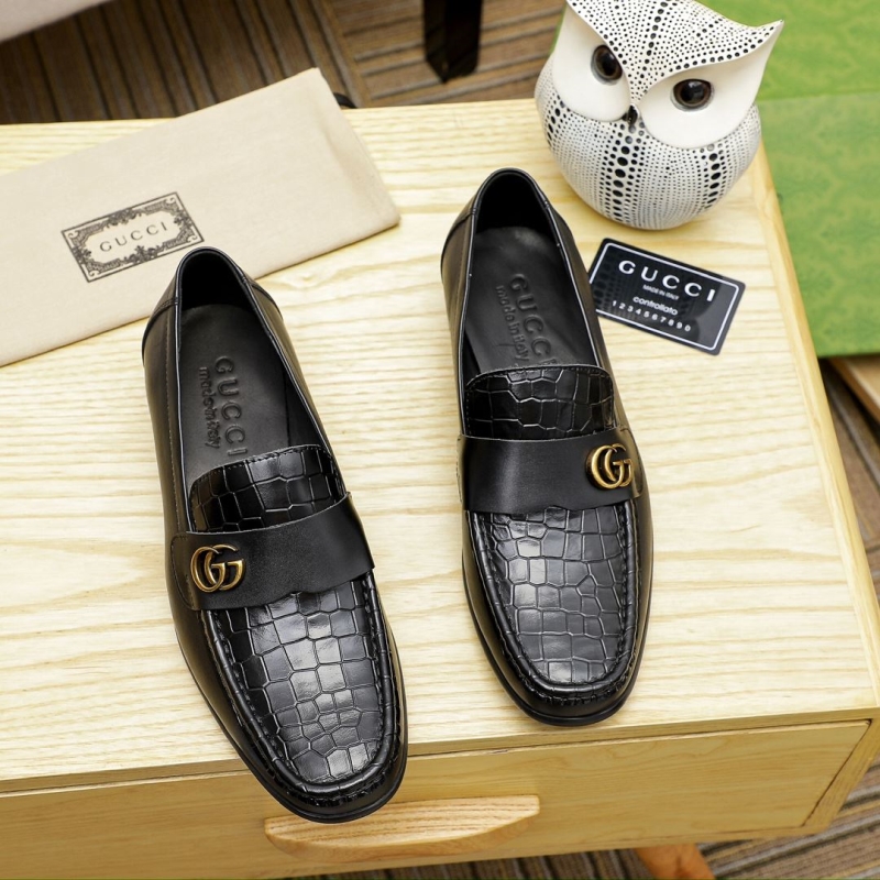 G*u*i leather shoes